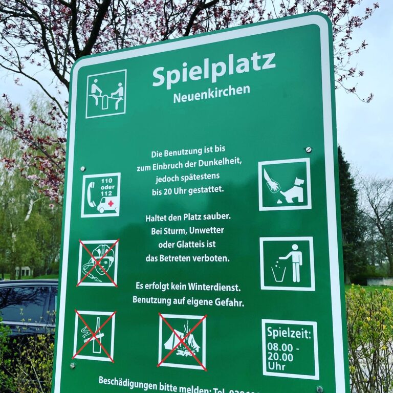 Hinweisschilder: Amt Neverin